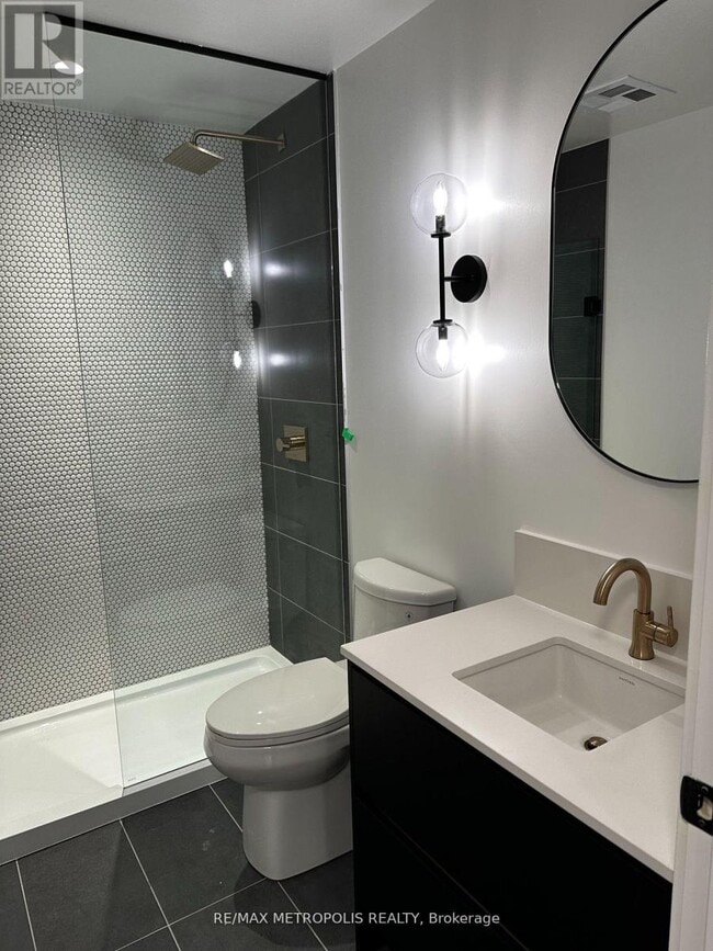 Building Photo - 406 Queen St E