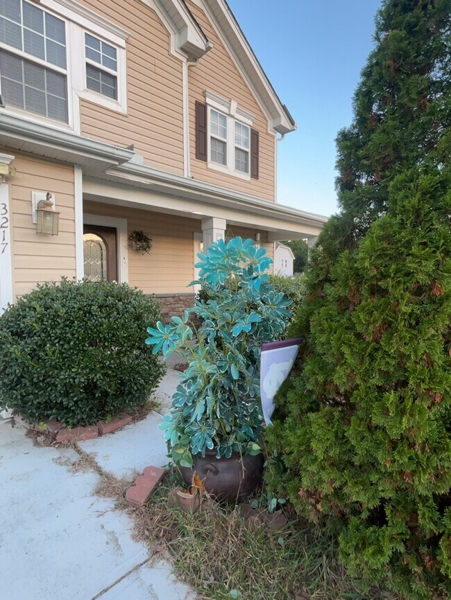 Foto del edificio - SPECIAL!!!!!$500 OFF SECOND MONTHS RENT!!!!!! Spacious 4-Bedroom Home with Expansive Loft & Moder...