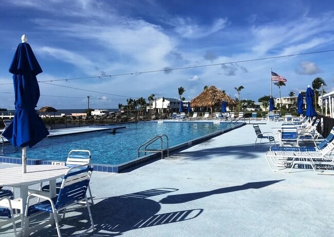 Building Photo - 922 S Silver Cir