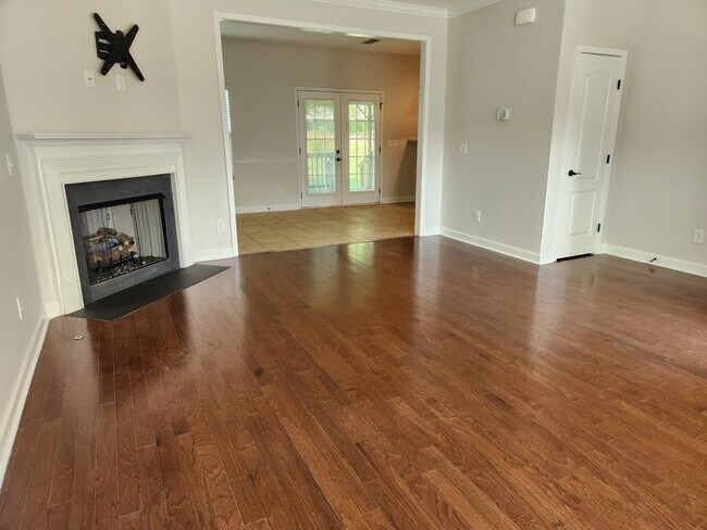 Building Photo - Rare 4/2.5 in Oak Highlands Neighborhood!