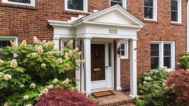Foto del edificio - 1015 Olivia Ave