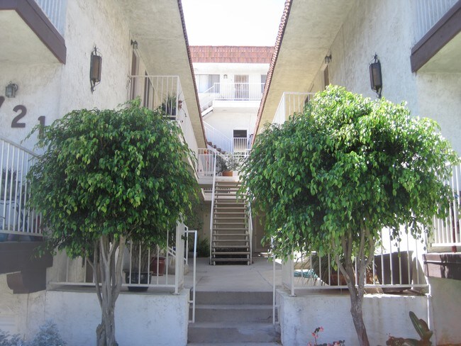 Foto del edificio - 719-721 W 31st St