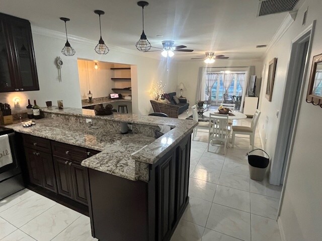 Sala de estar - 1490 Memoli Ln