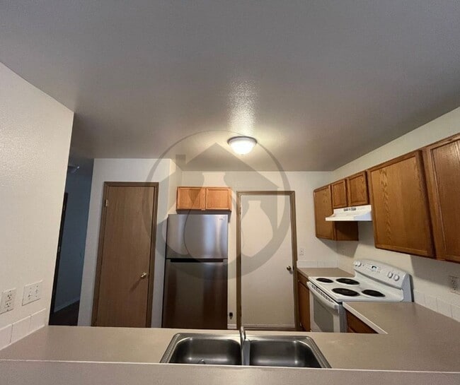 Building Photo - Charter Triplex #2023-LL723