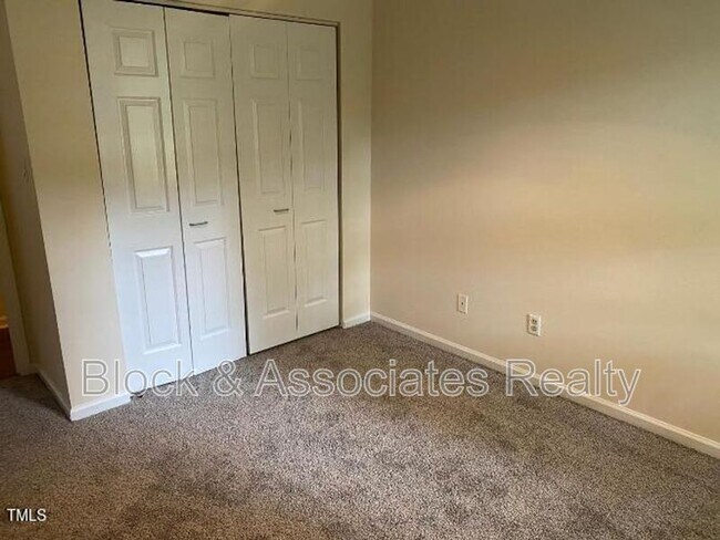 Foto del edificio - 553 Darby Glen Ln