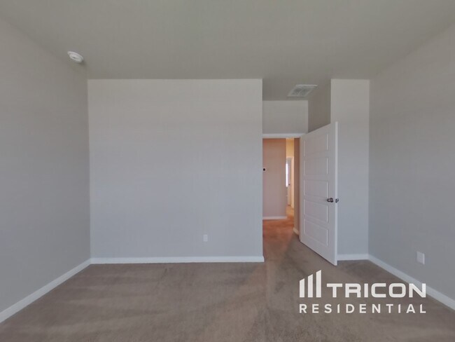 Foto del edificio - 13605 Paxton Blvd