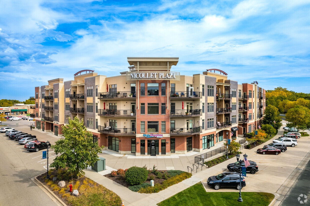 Primary Photo - Nicollet Plaza