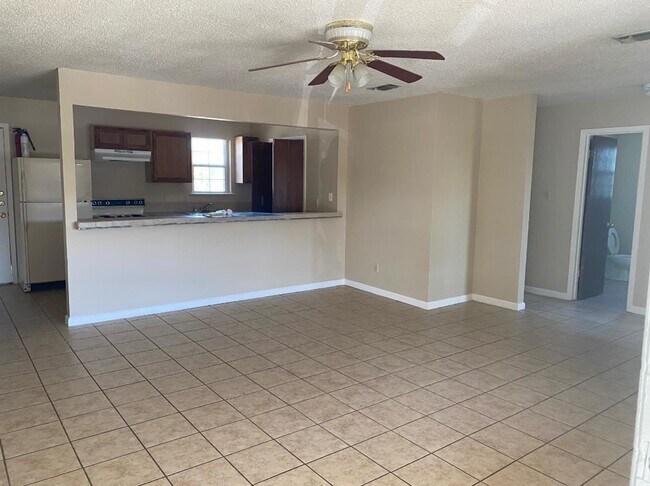 Building Photo - 110 Shannon Unit A Cir