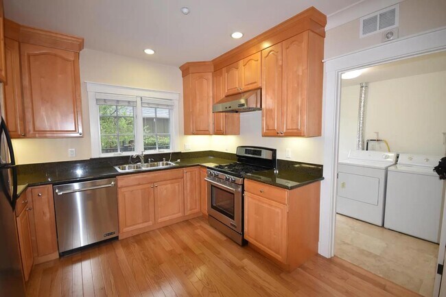 Foto del edificio - 1705 Palm Ave