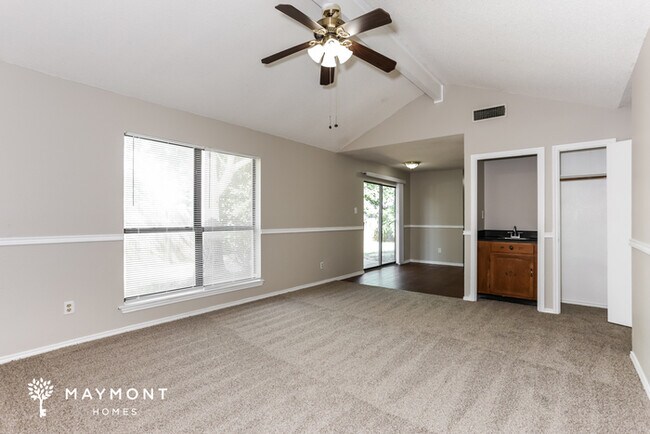 Foto del edificio - 6741 S Creek Dr