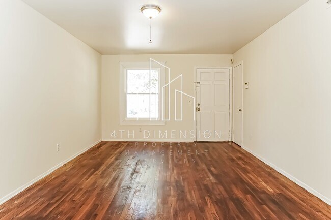 Foto del edificio - Charming 3 Bedroom Rental Home with Spacio...