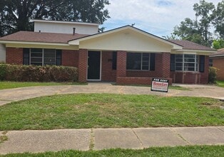 Building Photo - 625 Rainbow Dr
