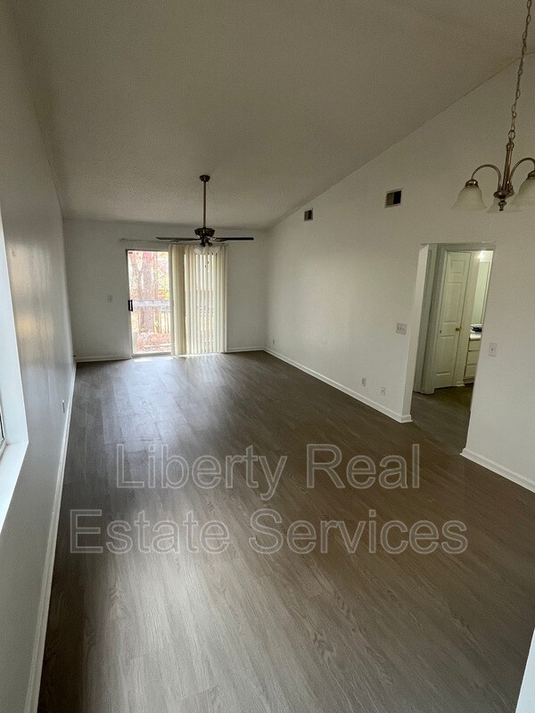 Foto del edificio - 910 Brett Dr