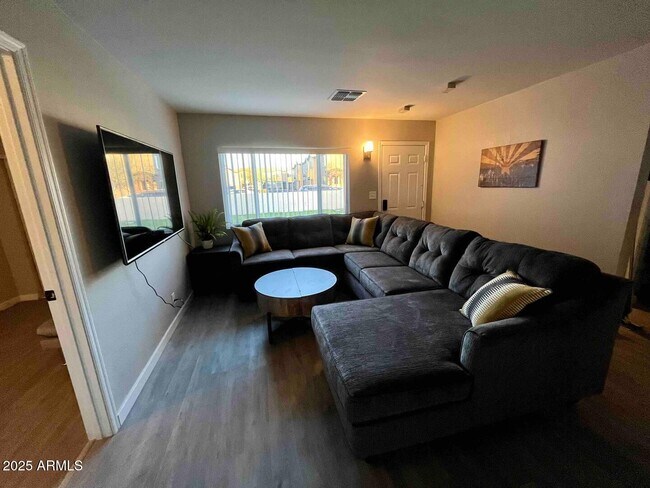Foto del edificio - 4422 N Longview Ave