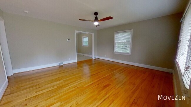 Building Photo - 2301 Cherokee Ln
