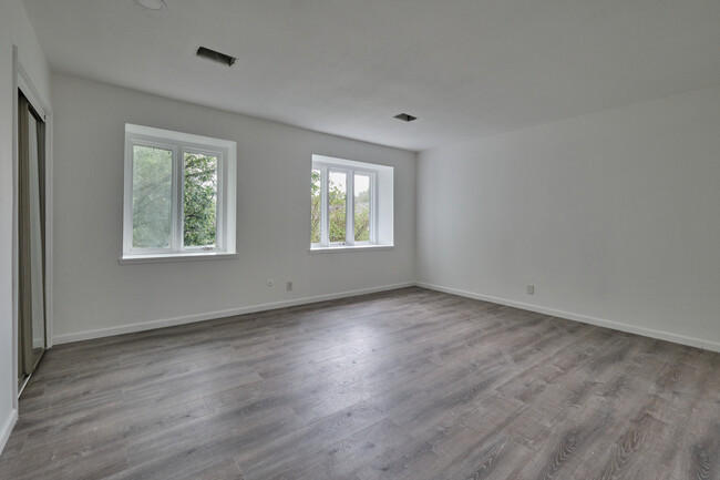 Building Photo - 1161 Canterbury Square S
