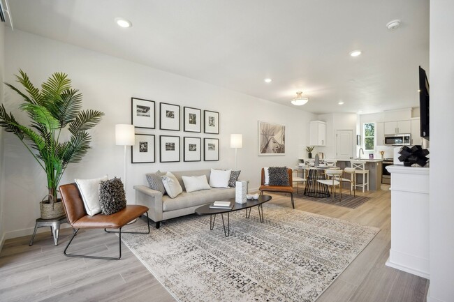 Bright and well-lit rooms with dimmable ceiling light fixtures - Holmes Park Townhomes