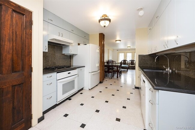 Building Photo - 21-63 23rd Street Unit 2