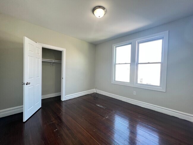Building Photo - 496 Grove St