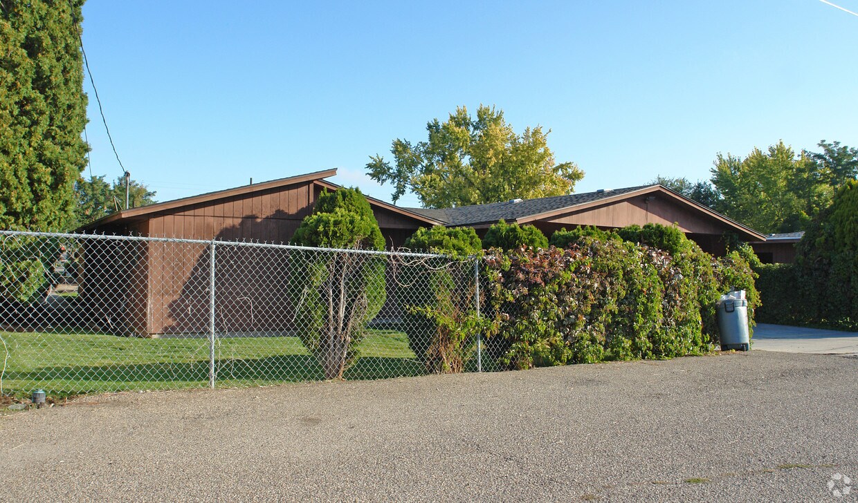 Primary Photo - 129 Davis Ave