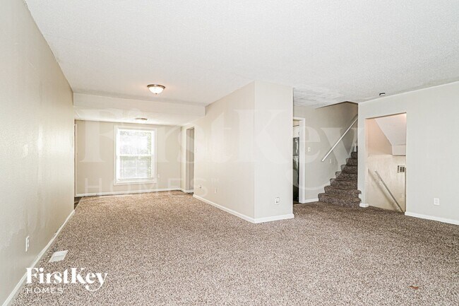 Foto del edificio - 6680 Foxshire Dr