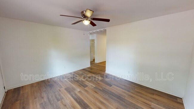 Foto del edificio - 102 S Poplar Springs Dr
