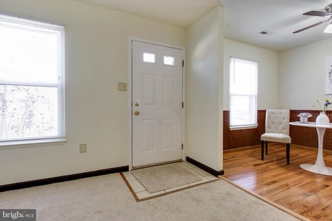 Building Photo - 557 W Diamond Ave