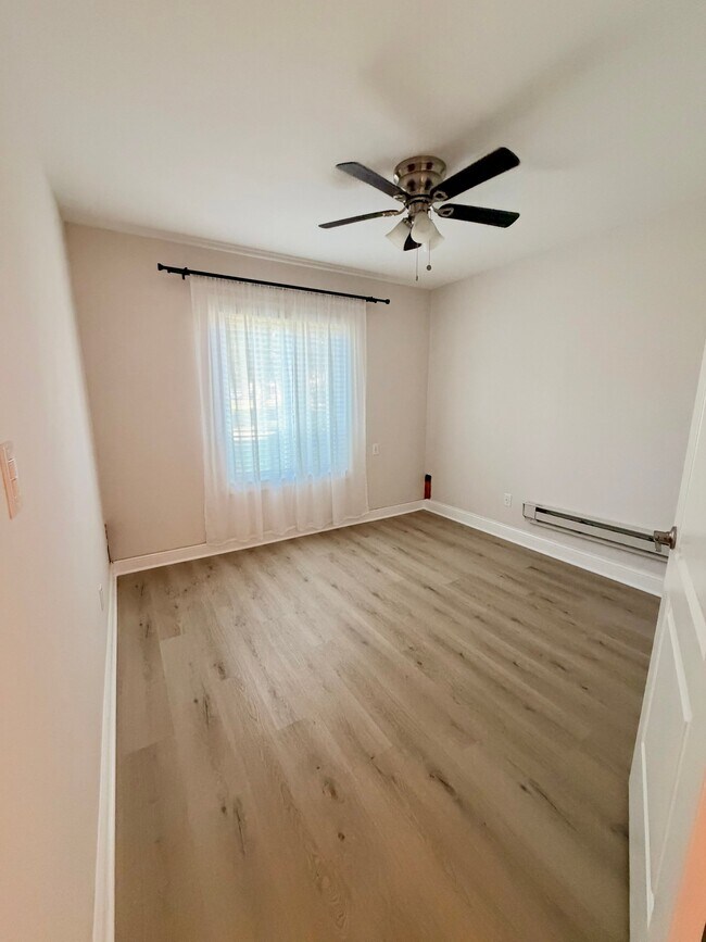 Foto del edificio - 566 Somerset Ln