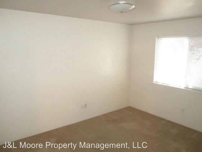 Building Photo - 871 Valley View Dr