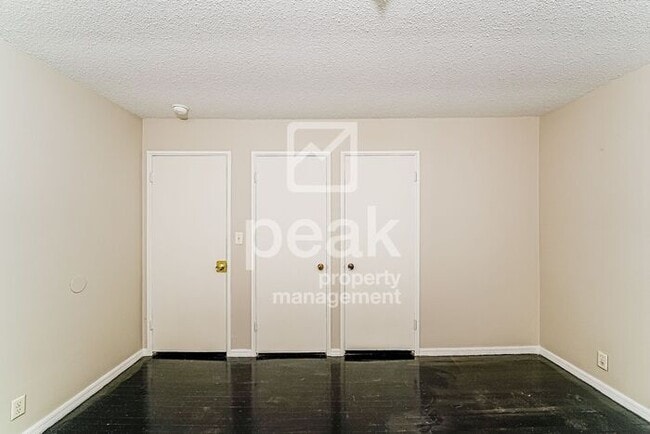 Building Photo - $1200! Beautiful 3 Bed/ 1 Bath home in Birmingham! Ready Now!