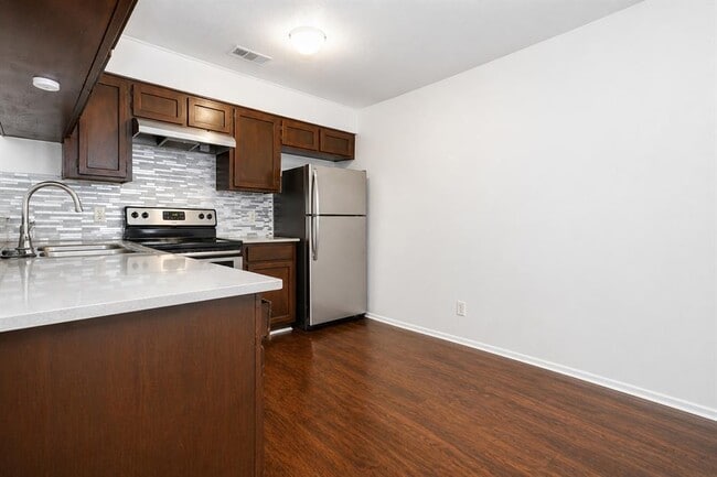 Foto del edificio - 5608 Cougar Dr