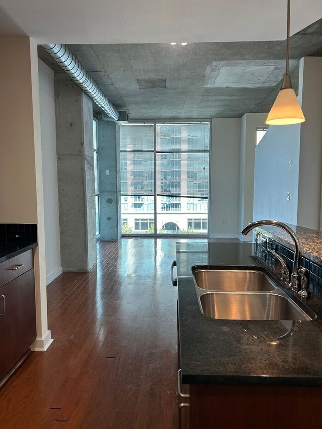 Gorgeous 1 Bed 1 Bath Condo in Buckhead! - Gorgeous 1 Bed 1 Bath Condo in Buckhead!