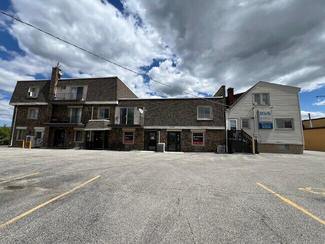 Foto del edificio - 14340 LaGrange Rd