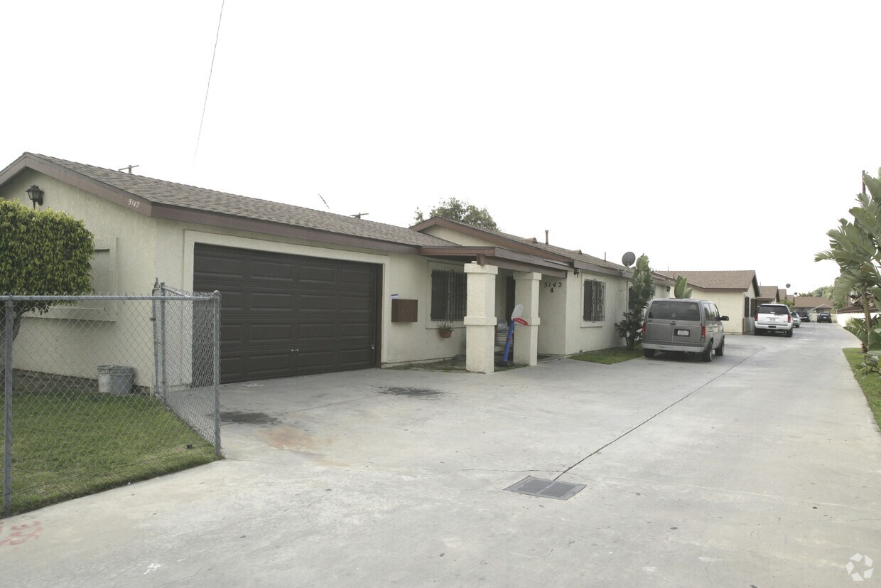Primary Photo - 5144-5150 Clara St