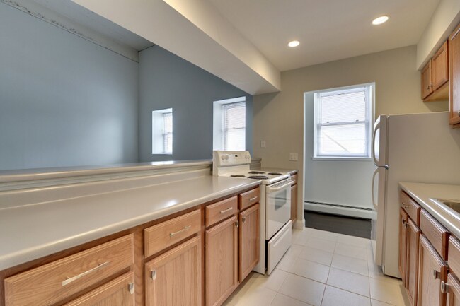 Building Photo - 623 Laurel Ave