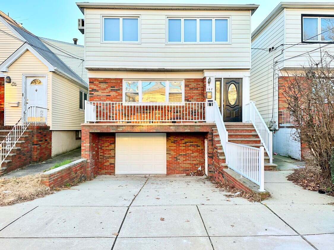Foto principal - 182 W 32nd St