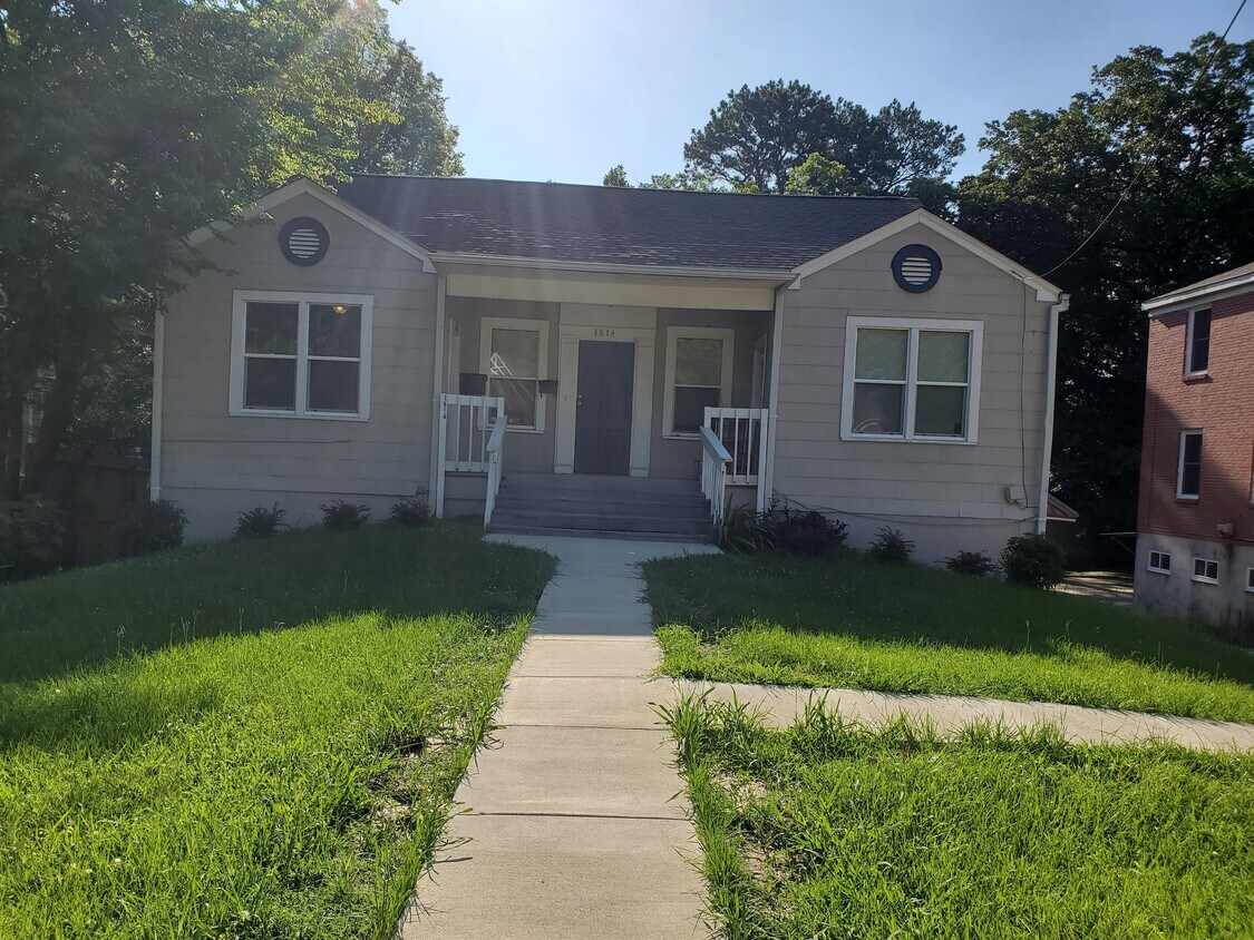 Foto principal - 2500 N State St
