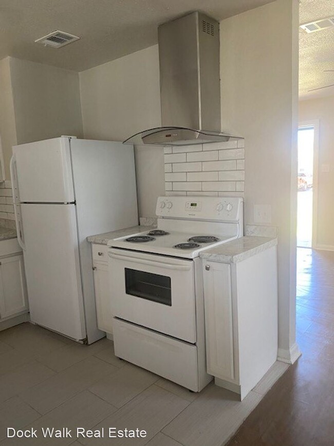 Building Photo - 3 br, 1 bath House - 1108 Gray Dr