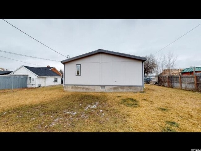 Building Photo - Beautiful Home Close to Everything