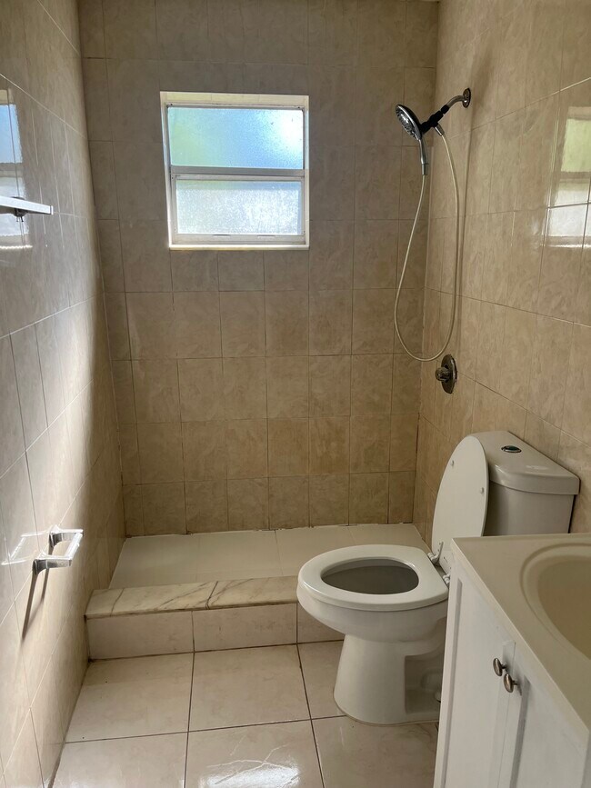 Building Photo - 1440 SW 41st Ave