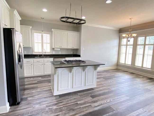 Building Photo - A Dutchtown Must See!