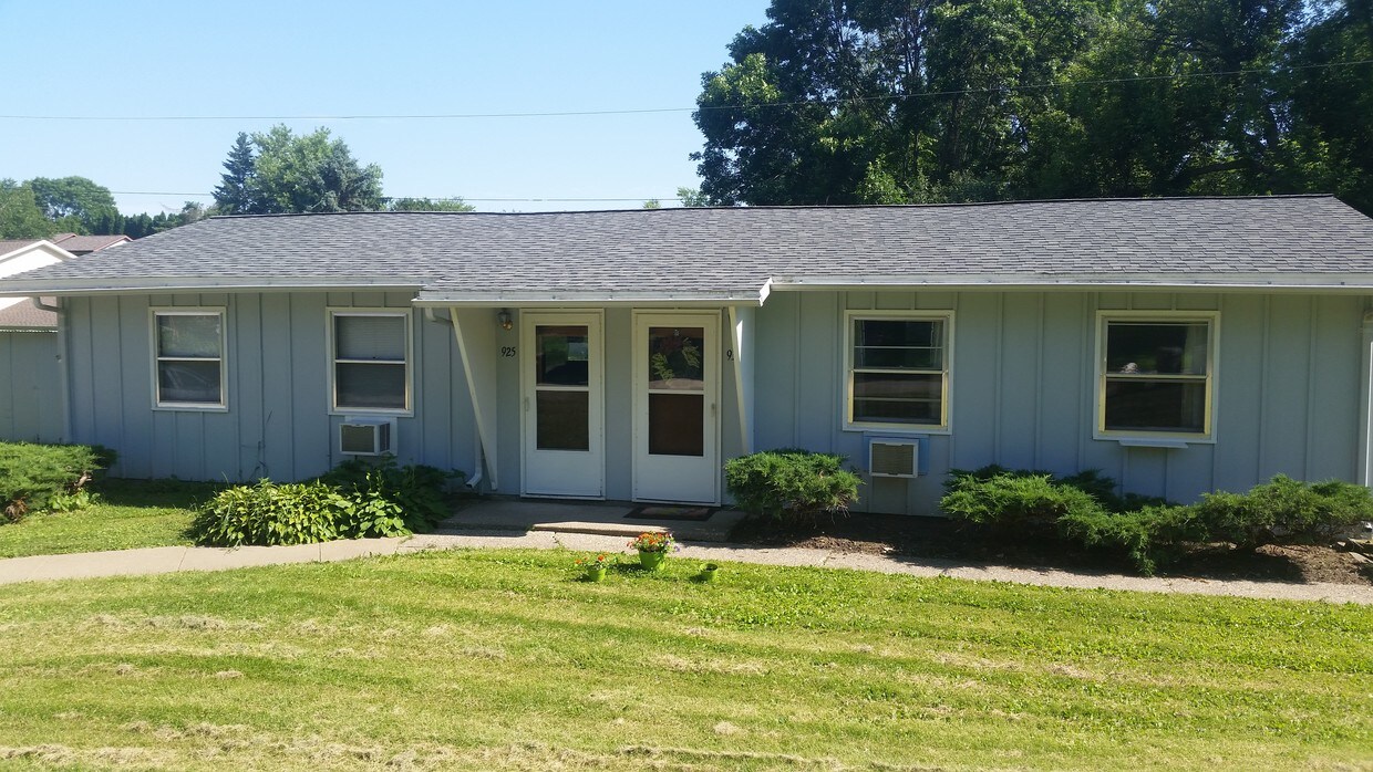 Primary Photo - 945 Westwood Ct