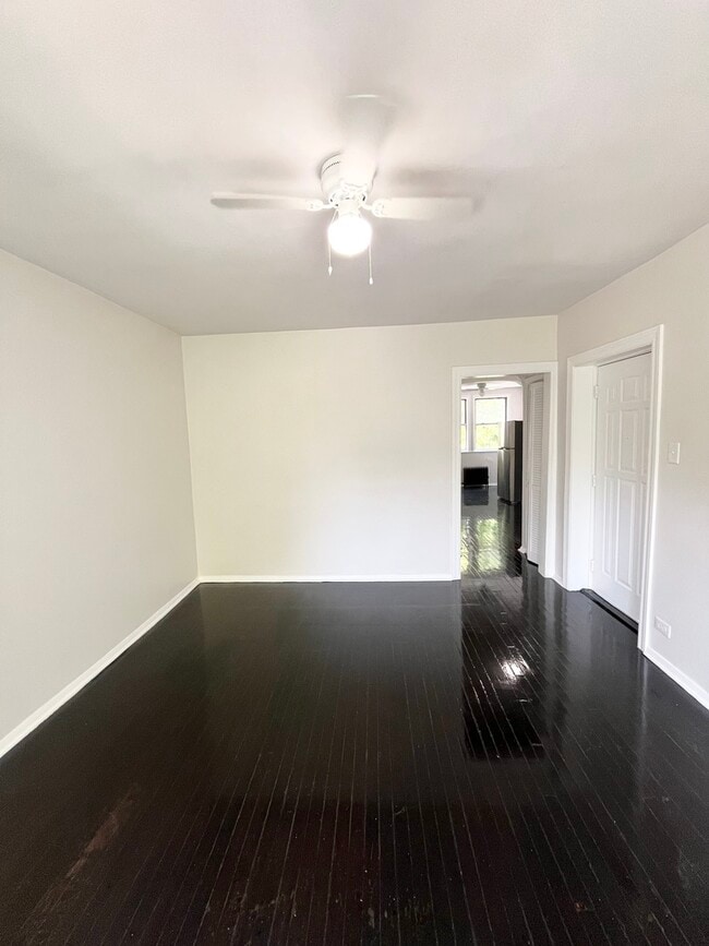 Building Photo - 948 N Kildare Ave