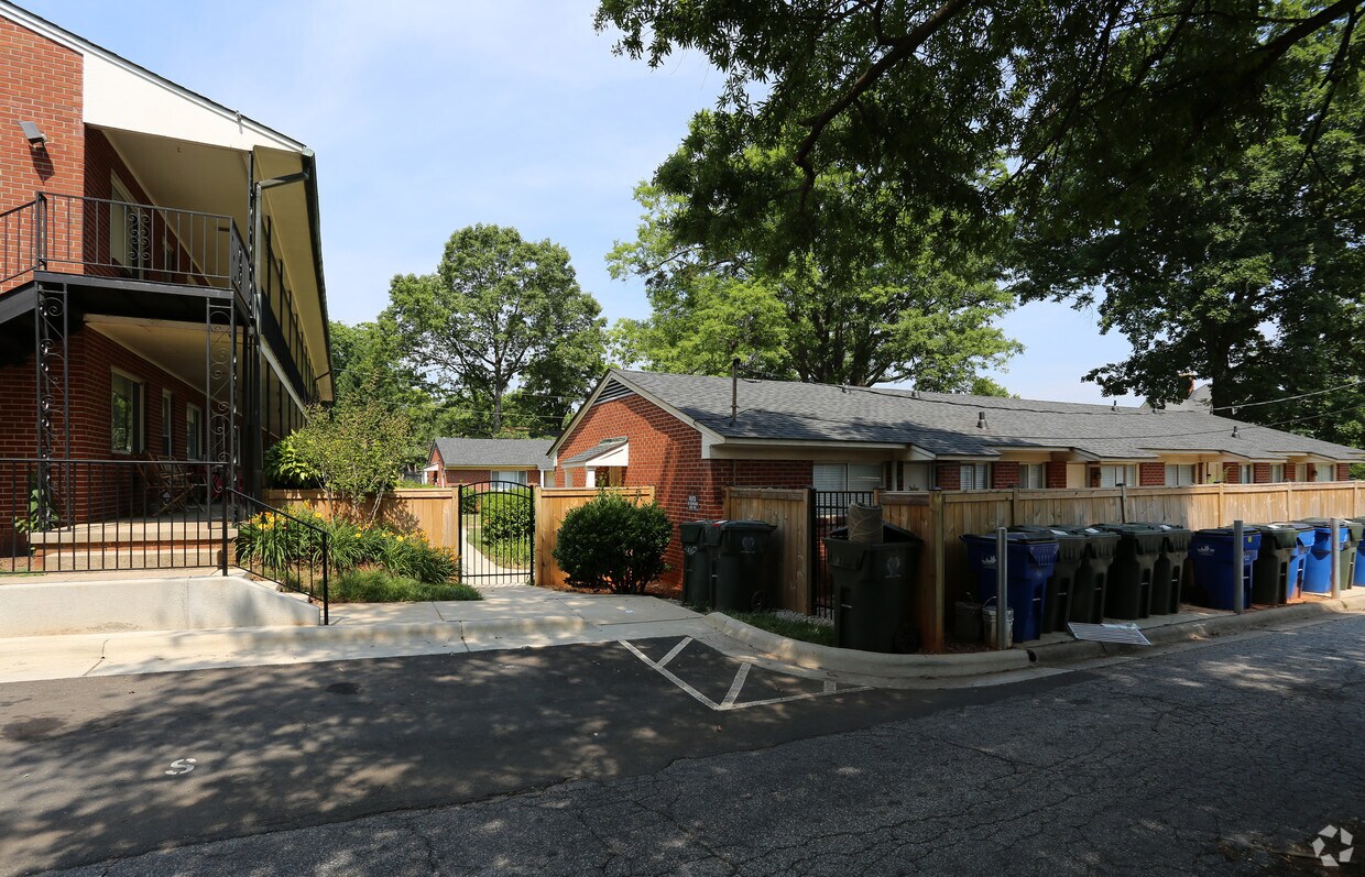 Building Photo - Elizabeth Apartments