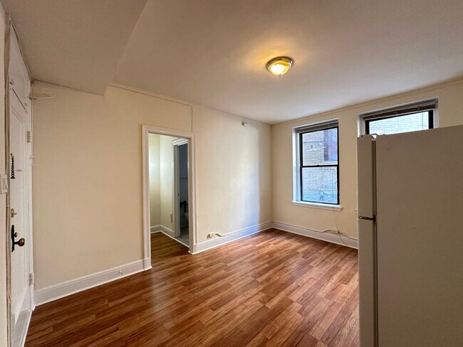 Foto del edificio - 3335 W Diversey Ave