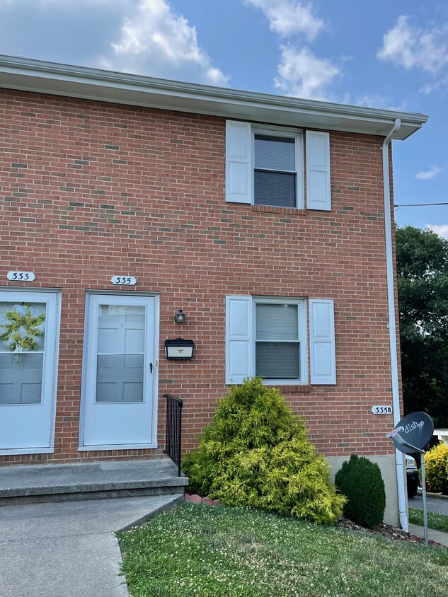Primary Photo - 335 N Maple St