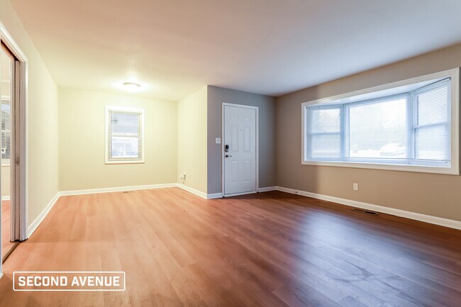 Foto del edificio - 255 Forest Rd