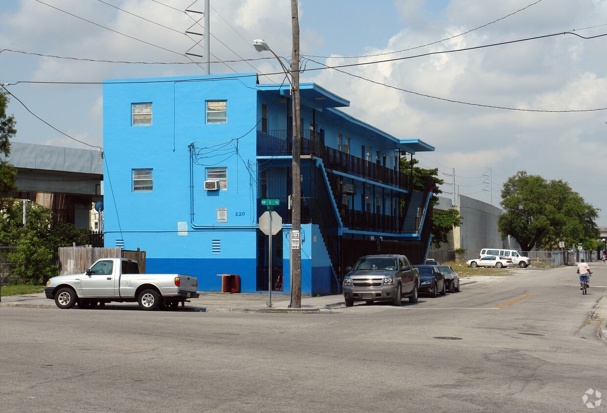Primary Photo - 220 NW 11th Ter