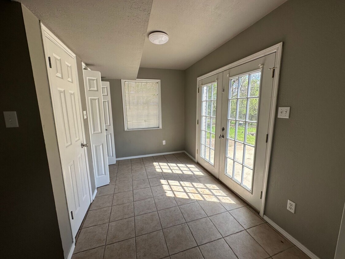 319 W 19th St Unit 1, Russellville, AR 72801 Room for Rent in