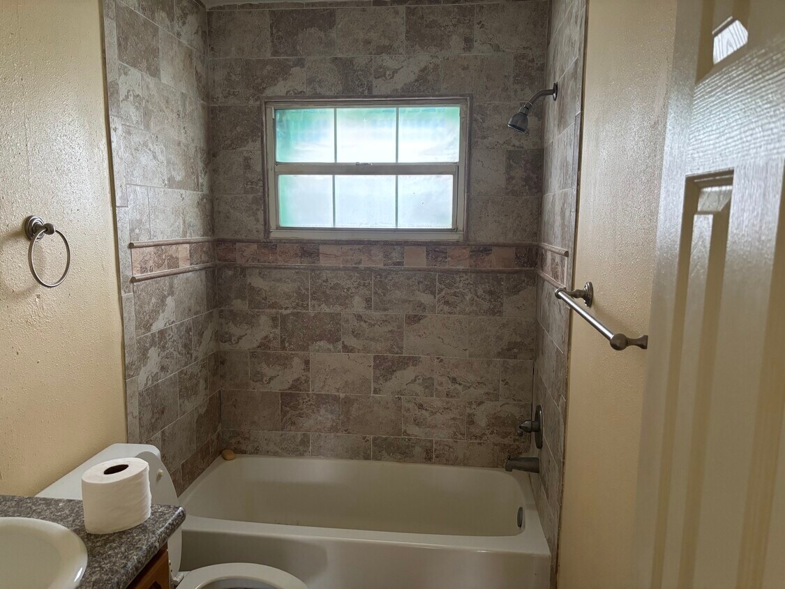 Foto del edificio - 5801 Cedar St NE